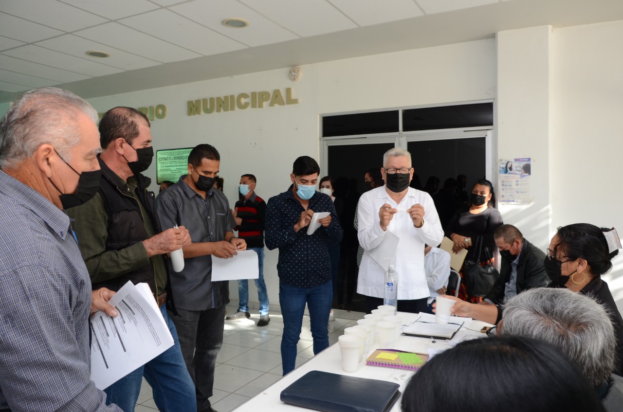 Realizan autoridades de Angostura el sorteo de colores para los aspirantes a Síndico Municipal, Comisario y Consejo Cívico