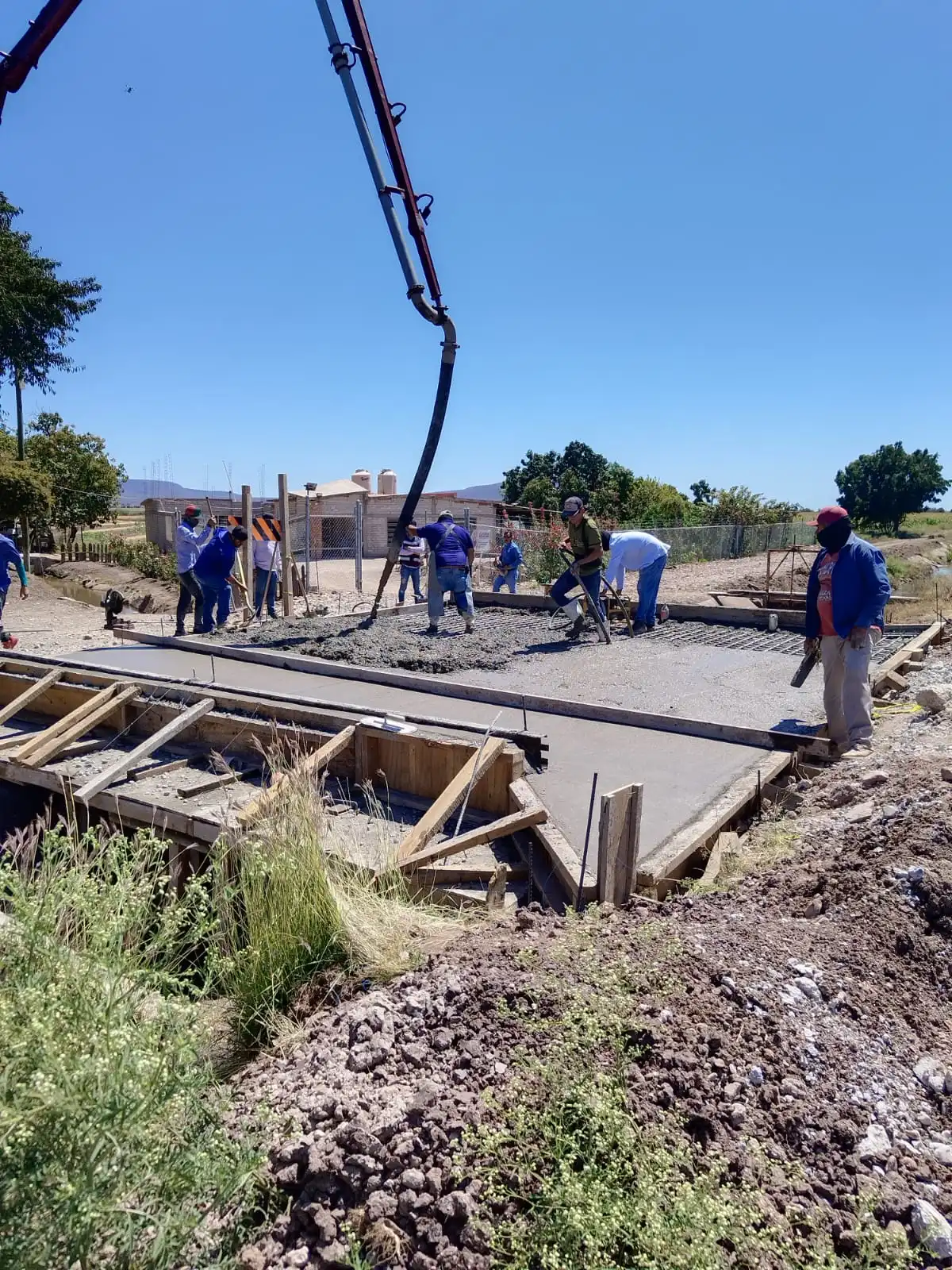 Obras Públicas de Angostura construye puente de acceso en Campo General