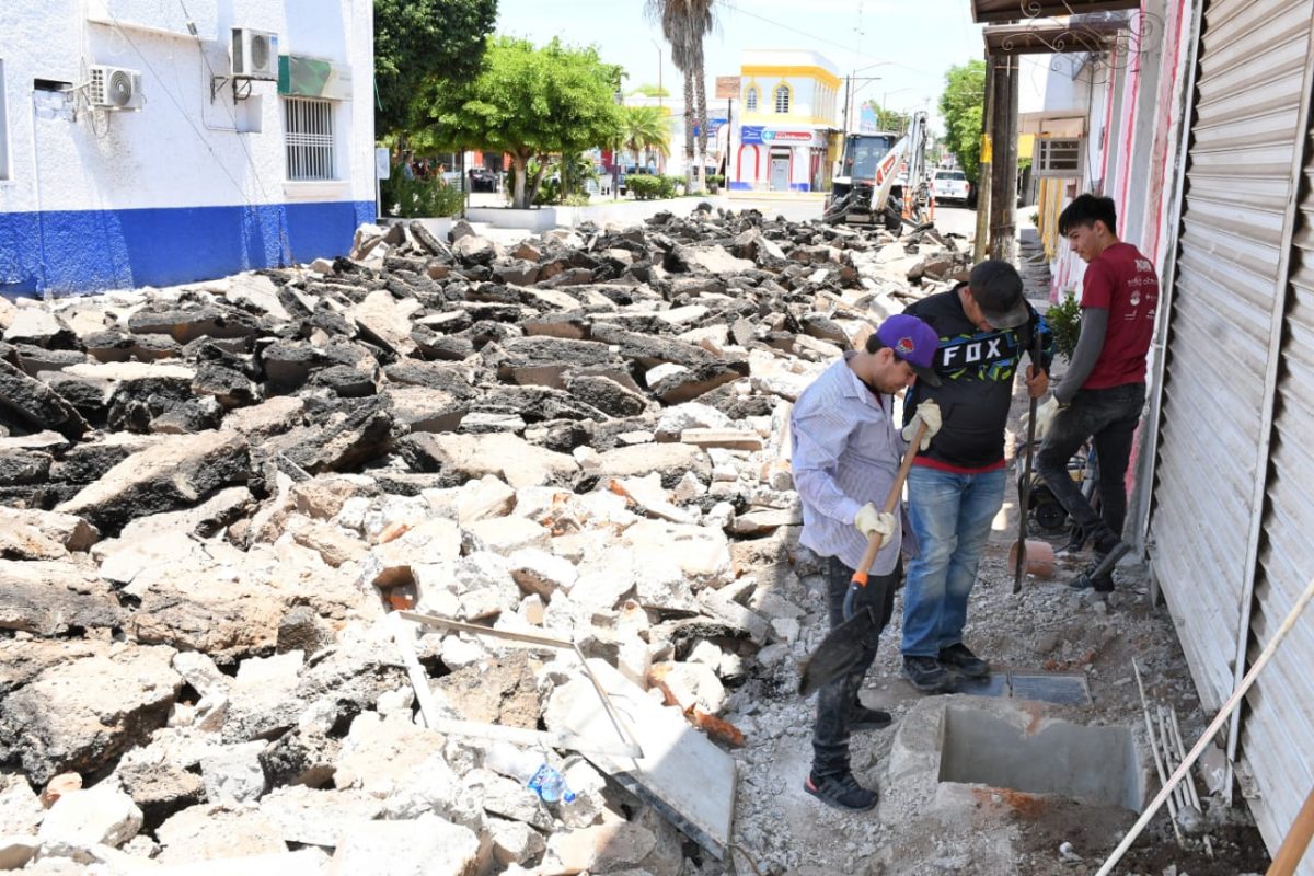 En Angostura está en marcha la remodelación total de la calle 16 de Septiembre