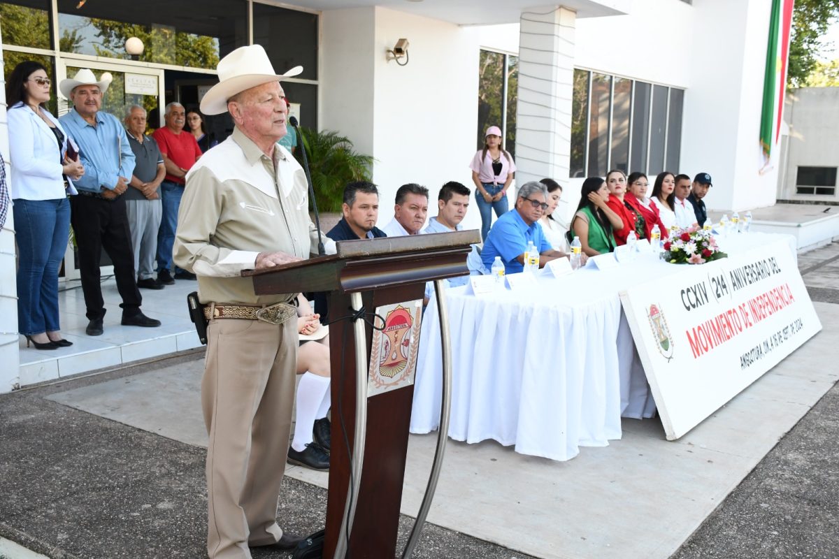 Autoridades municipales de Angostura conmemoran el 214 aniversario de la Independencia de México