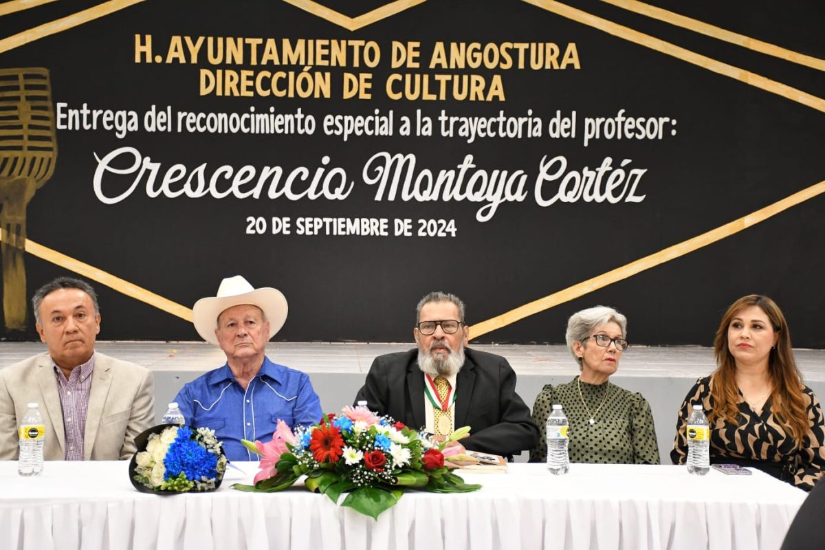 Autoridades de Angostura reconocen la destacada trayectoria académica y laboral del profesor Crescencio Montoya Cortez