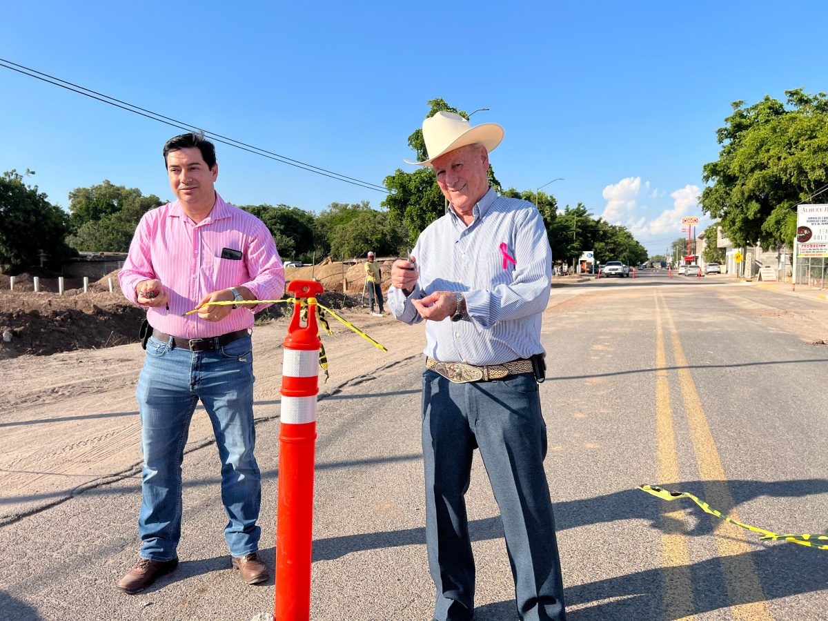 Alcalde, Miguel Ángel Ángulo Acosta, entrega obra de Construcción del Nuevo Desagüe Pluvial en Alhuey