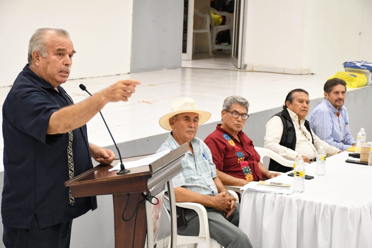 Francisco René Bojórquez le muestra al mundo su nuevo libro: ‘Playa Colorada, Angostura; Un Paraíso Con Mucha Historia’