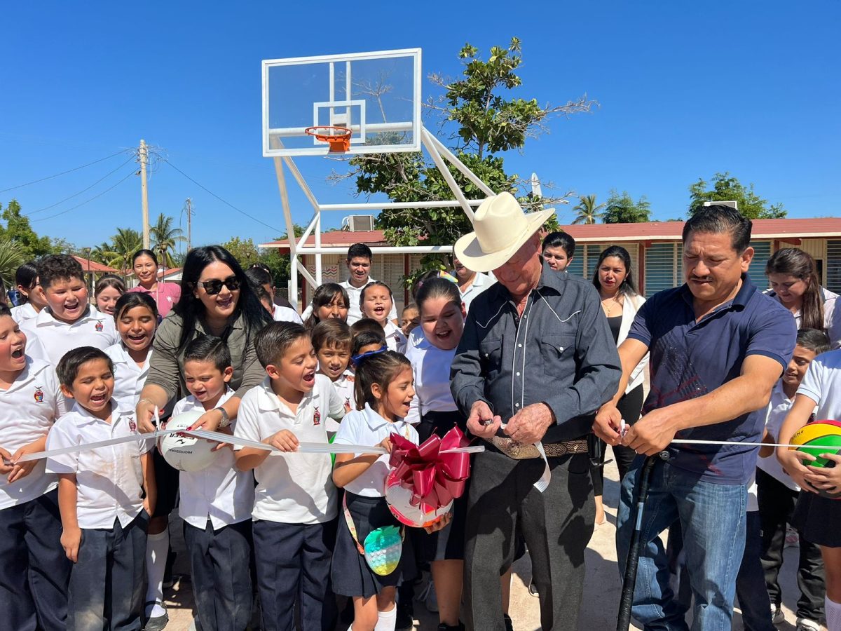 Entrega alcalde, Miguel Ángel Angulo Acosta, obras educativas con un valor de 592 mil pesos