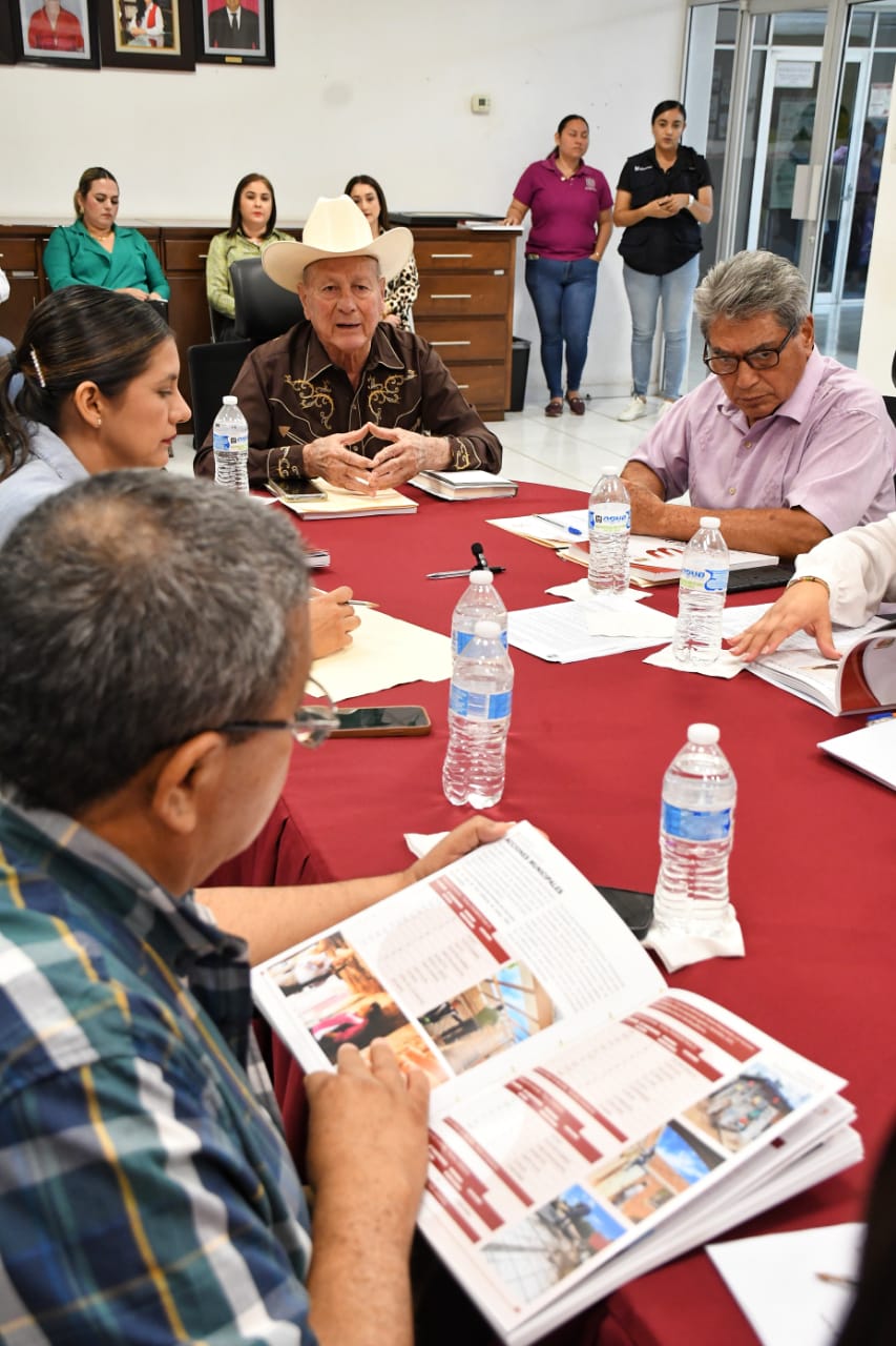 Alcalde, Miguel Ángel Angulo Acosta, rinde ante Cabildo su Tercer Informe de Gobierno